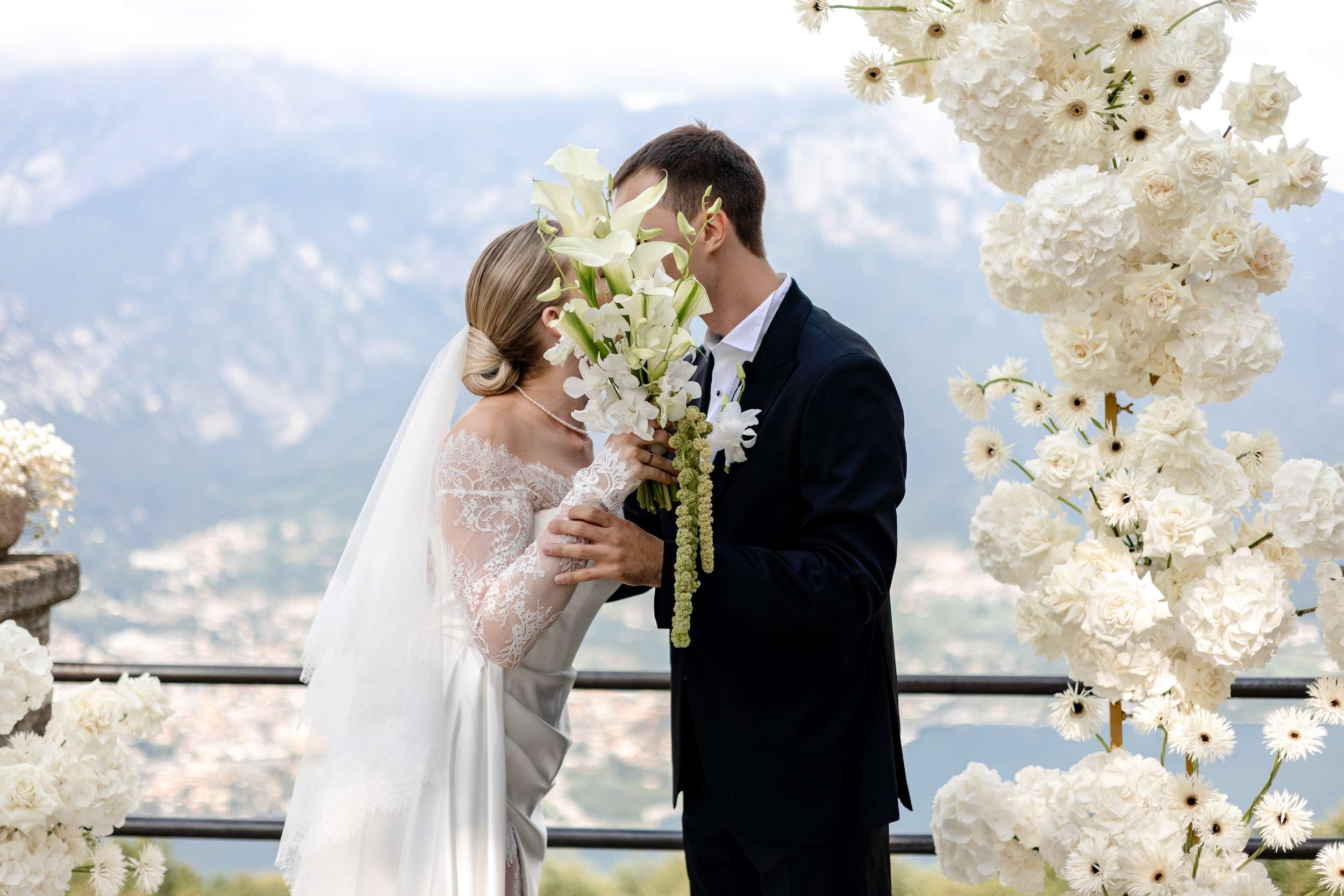 Свадебный уикенд в Италии с видом на горы: почему Юстина и Альберт выбрали озеро Комо